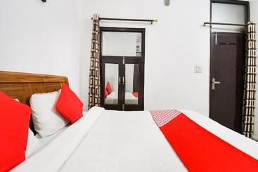 ホテル Oyo 44130  Devi Palace Inn