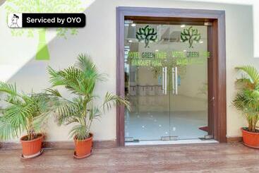 هتل Super Collection O Dabagardens Near Beach Road