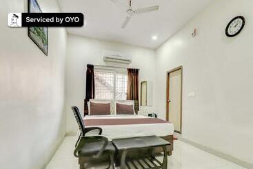هتل Super Collection O Dabagardens Near Beach Road
