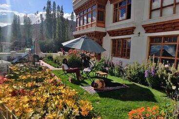 پانسیون Namra Villa