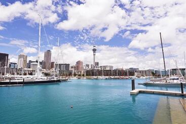 هاستل Base Auckland