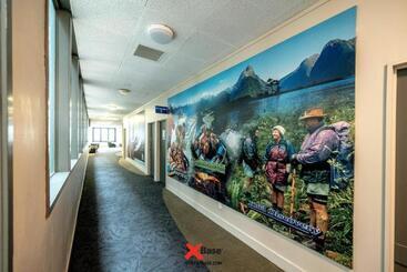 هاستل Base Auckland