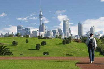 هاستل Base Auckland