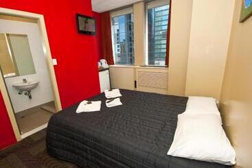 هاستل Base Auckland