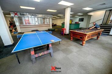 هاستل Base Auckland