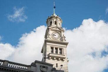 هاستل Base Auckland