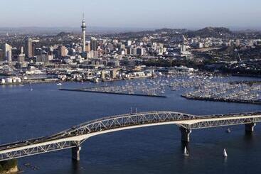 هاستل Base Auckland