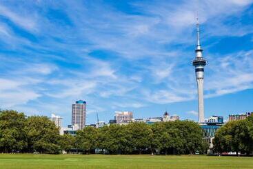 هاستل Base Auckland