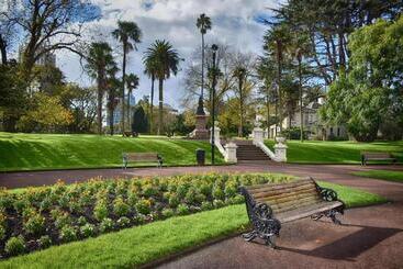 هاستل Base Auckland