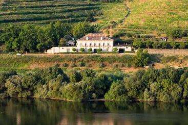 Casa Dos Varais, Manor House