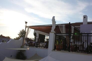هتل Akamanthea Holiday Village