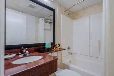 هتل Best Western Plus Brooklyn Bay