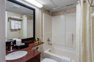 هتل Best Western Plus Brooklyn Bay