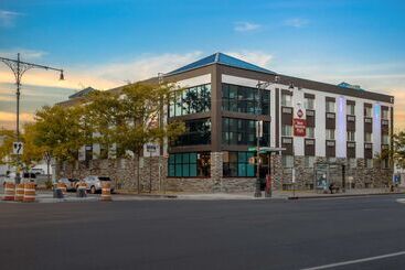 هتل Best Western Plus Brooklyn Bay