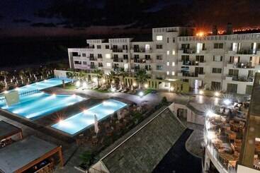 هتل Capital Coast Resort And Spa