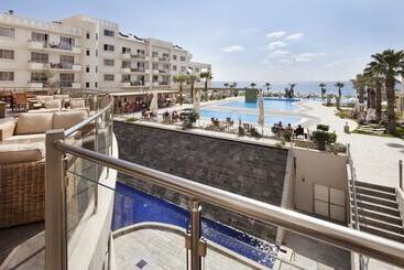 هتل Capital Coast Resort And Spa