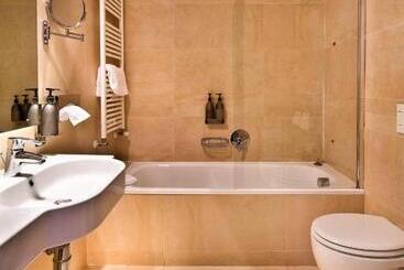 Th Assisi   Hotel Cenacolo