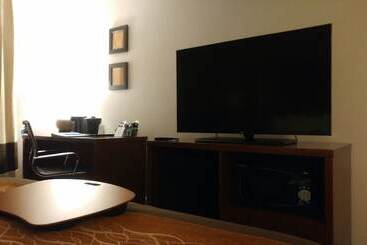 هتل Comfort Inn Airport