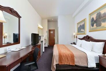 هتل Comfort Inn And Suites