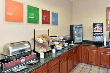 هتل Comfort Inn And Suites