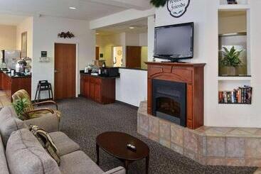 هتل Comfort Inn And Suites