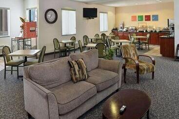 هتل Comfort Inn And Suites