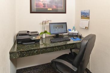 هتل Comfort Inn And Suites