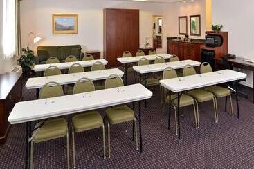 هتل Comfort Inn And Suites