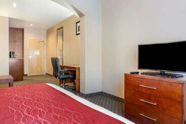 هتل Comfort Inn At Convention Center