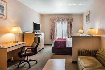 هتل Comfort Inn & Suites Airport Convention Center