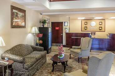 هتل Comfort Inn & Suites Airport Convention Center