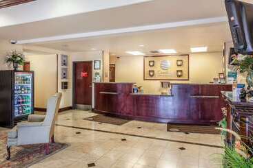 هتل Comfort Inn & Suites Airport Convention Center