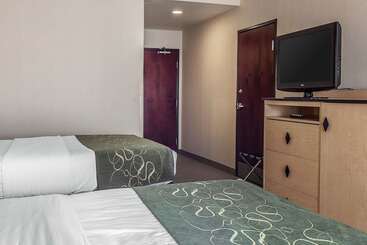 هتل Comfort Inn & Suites Airport Convention Center