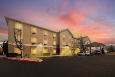 هتل Comfort Inn & Suites Airport Convention Center