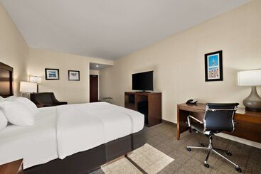هتل Comfort Inn & Suites Airport Convention Center