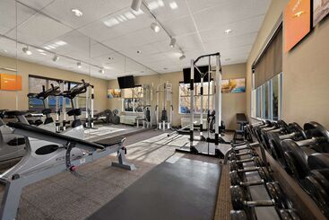 هتل Comfort Inn & Suites Airport Convention Center