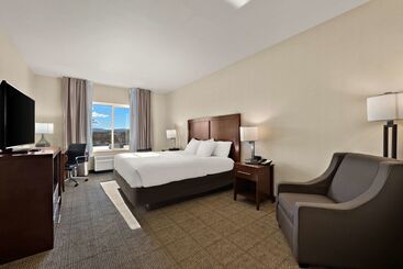 هتل Comfort Inn & Suites Airport Convention Center