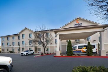 هتل Comfort Inn & Suites Airport Convention Center