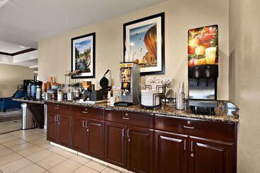 هتل Comfort Inn & Suites Airport Convention Center