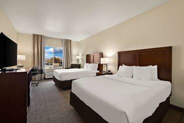 هتل Comfort Inn & Suites Airport Convention Center