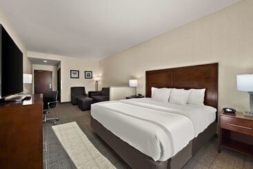 هتل Comfort Inn & Suites Airport Convention Center