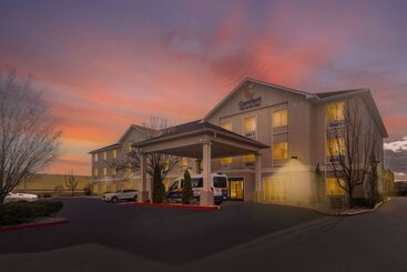 هتل Comfort Inn & Suites Airport Convention Center