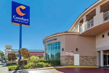 هتل Comfort Inn & Suites Near Universal  N. Hollywood  Burbank