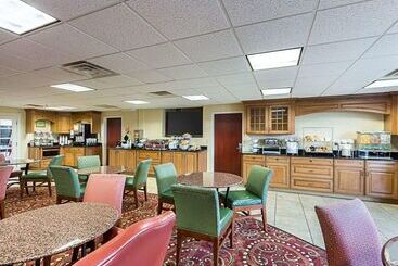 هتل Comfort Suites Airport