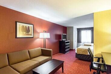 هتل Comfort Suites Airport