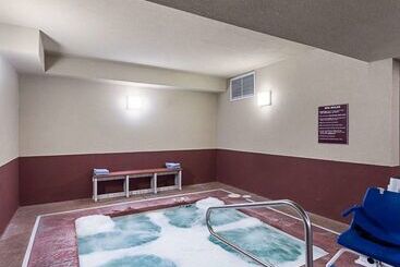 هتل Comfort Suites Airport