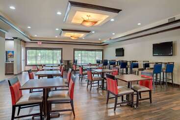 هتل Comfort Suites