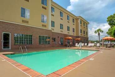 هتل Comfort Suites
