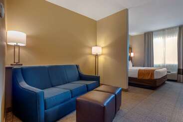 هتل Comfort Suites