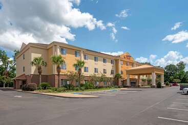 هتل Comfort Suites